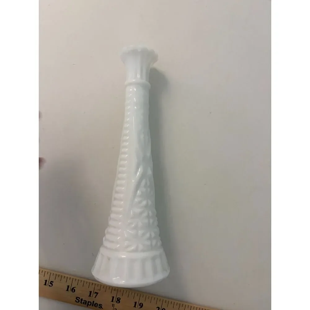 Vtg. White milk glass buds vase 9